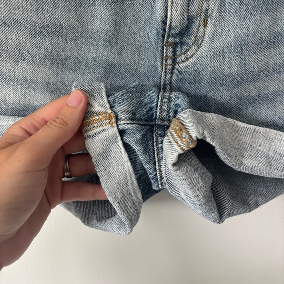 PacSun Mom Short High Rise Jean Short Denim Light Wash Size 26 - Picture 3 of 6